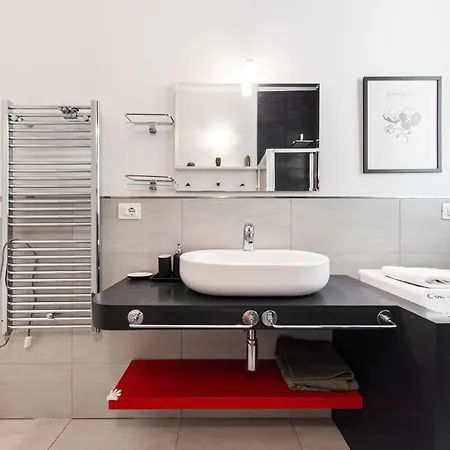 Apartment Nettuno - Private Garden In Center *
